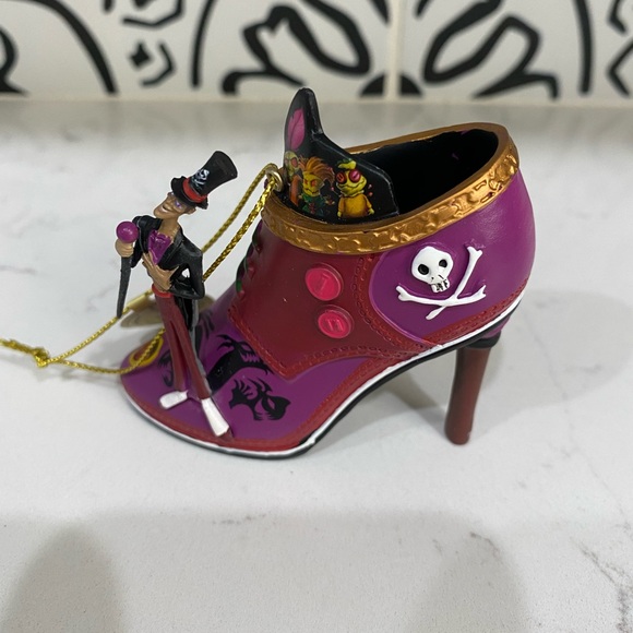 New The Bradford Exchange Disney Villains “Shadow Steppers” Christmas Ornament - Picture 2 of 5